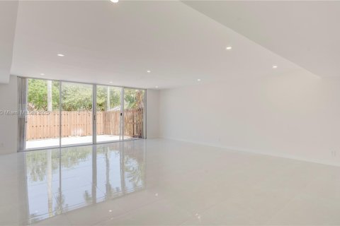 Townhouse in Hallandale Beach, Florida 3 bedrooms, 166.57 sq.m. № 1953775 - photo 12