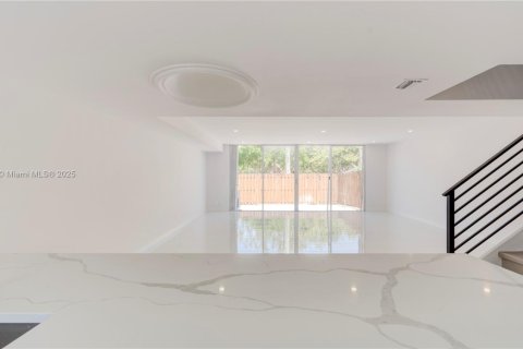 Townhouse in Hallandale Beach, Florida 3 bedrooms, 166.57 sq.m. № 1953775 - photo 22