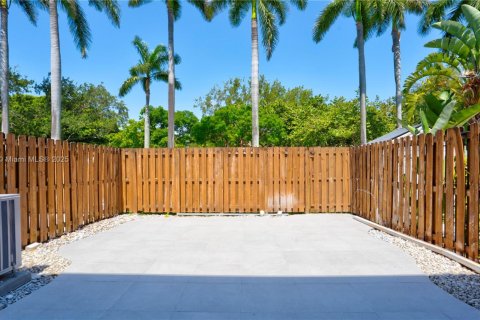 Townhouse in Hallandale Beach, Florida 3 bedrooms, 166.57 sq.m. № 1953775 - photo 4