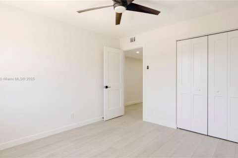 Townhouse in Hallandale Beach, Florida 3 bedrooms, 166.57 sq.m. № 1953775 - photo 28