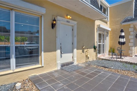 Townhouse in Hallandale Beach, Florida 3 bedrooms, 166.57 sq.m. № 1953775 - photo 3