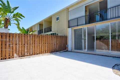 Townhouse in Hallandale Beach, Florida 3 bedrooms, 166.57 sq.m. № 1953775 - photo 6