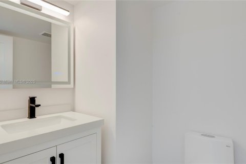 Townhouse in Hallandale Beach, Florida 3 bedrooms, 166.57 sq.m. № 1953775 - photo 24