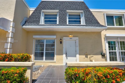 Townhouse in Hallandale Beach, Florida 3 bedrooms, 166.57 sq.m. № 1953775 - photo 2