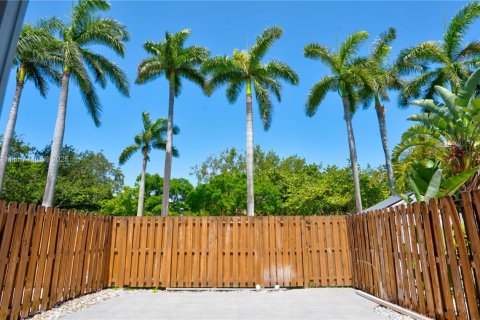 Townhouse in Hallandale Beach, Florida 3 bedrooms, 166.57 sq.m. № 1953775 - photo 5