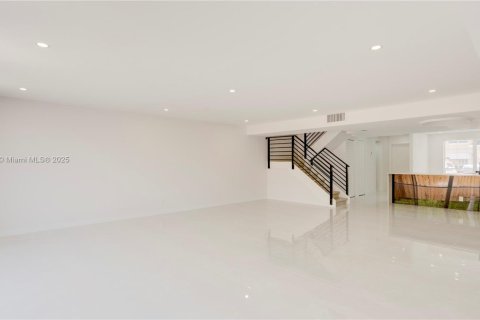 Townhouse in Hallandale Beach, Florida 3 bedrooms, 166.57 sq.m. № 1953775 - photo 11