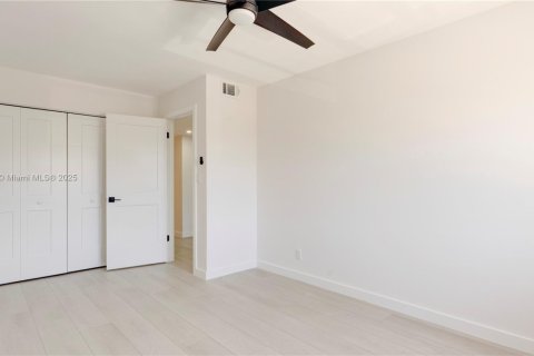 Townhouse in Hallandale Beach, Florida 3 bedrooms, 166.57 sq.m. № 1953775 - photo 30