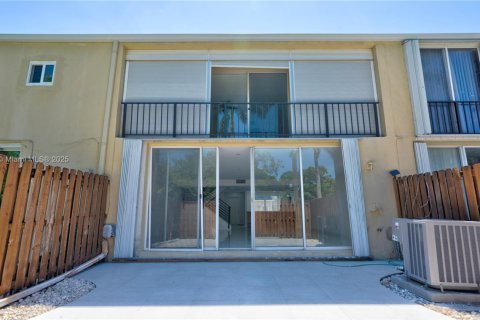 Townhouse in Hallandale Beach, Florida 3 bedrooms, 166.57 sq.m. № 1953775 - photo 7