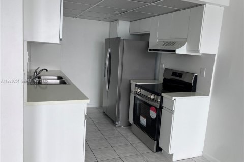 Condominio en venta en Sunny Isles Beach, Florida, 2 dormitorios, 122.63 m2 № 1991821 - foto 11