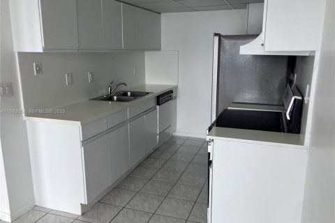 Condominio en venta en Sunny Isles Beach, Florida, 2 dormitorios, 122.63 m2 № 1991821 - foto 12