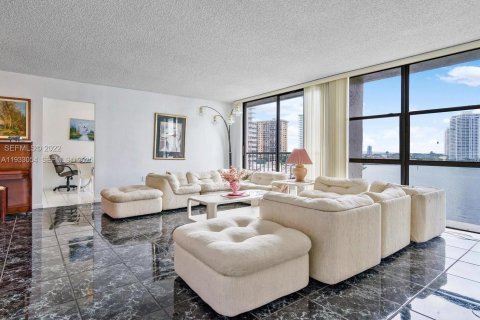 Condominio en venta en Sunny Isles Beach, Florida, 2 dormitorios, 122.63 m2 № 1991821 - foto 7