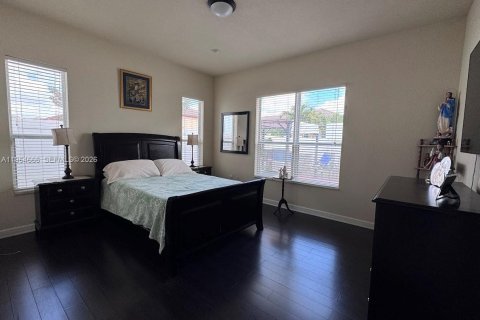 Casa en alquiler en Miami, Florida, 3 dormitorios, 199.18 m2 № 2026437 - foto 13