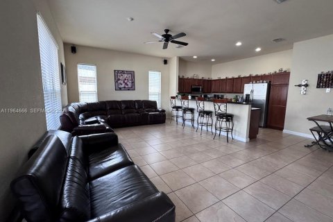 Casa en alquiler en Miami, Florida, 3 dormitorios, 199.18 m2 № 2026437 - foto 12