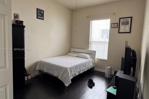 Casa en alquiler en Miami, Florida, 3 dormitorios, 199.18 m2 № 2026437 - foto 5