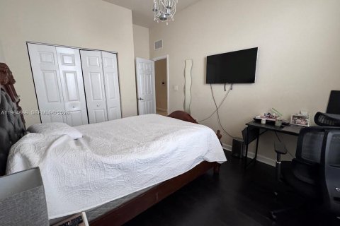 Casa en alquiler en Miami, Florida, 3 dormitorios, 199.18 m2 № 2026437 - foto 6