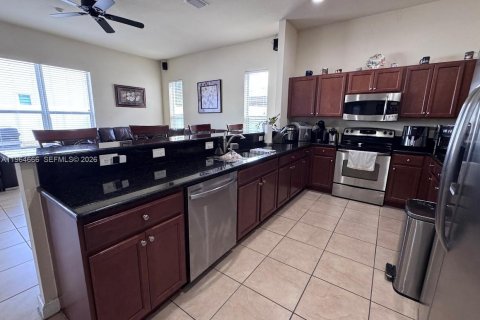 Casa en alquiler en Miami, Florida, 3 dormitorios, 199.18 m2 № 2026437 - foto 10