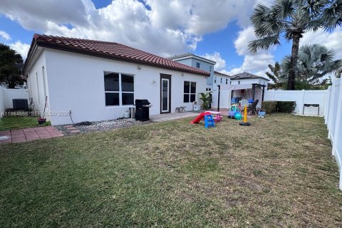 Casa en alquiler en Miami, Florida, 3 dormitorios, 199.18 m2 № 2026437 - foto 22