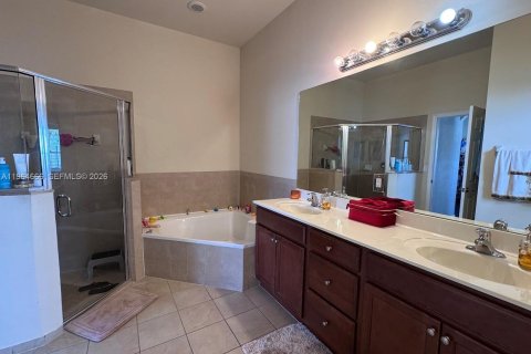 Casa en alquiler en Miami, Florida, 3 dormitorios, 199.18 m2 № 2026437 - foto 17