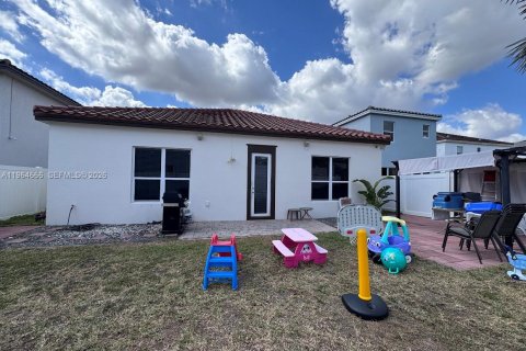 Casa en alquiler en Miami, Florida, 3 dormitorios, 199.18 m2 № 2026437 - foto 23