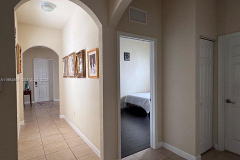 Casa en alquiler en Miami, Florida, 3 dormitorios, 199.18 m2 № 2026437 - foto 3