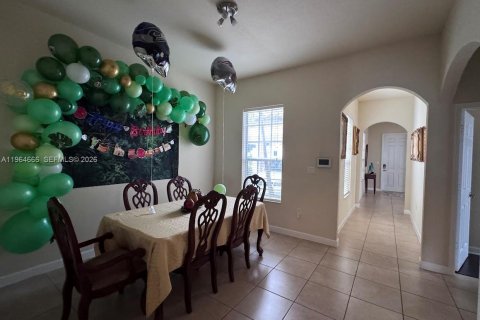 Casa en alquiler en Miami, Florida, 3 dormitorios, 199.18 m2 № 2026437 - foto 4