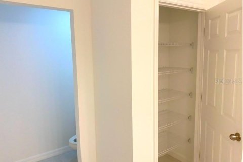 Снять в аренду виллу или дом в Порт-Шарлотт, Флорида 4 комнаты, 169.92м2, № 1846778 - фото 17