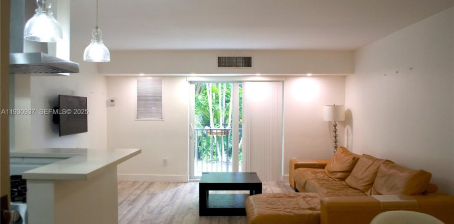 Кондоминиум с 1 спальней в Майами, Флорида № 1989721