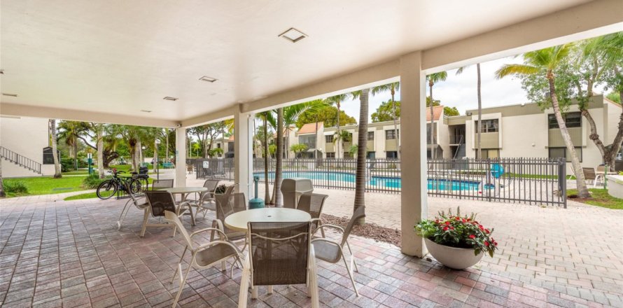 Condo in Miami, Florida, 2 bedrooms  № 968080