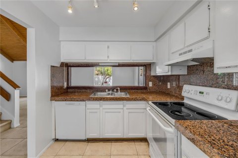 Townhouse in Sanford, Florida 3 bedrooms, 142.42 sq.m. № 1823216 - photo 8