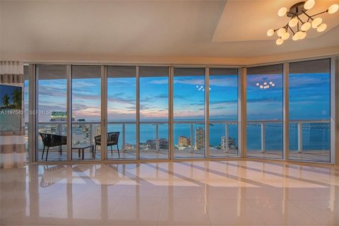 Condo à Miami, Floride, 3 chambres № 2091255
