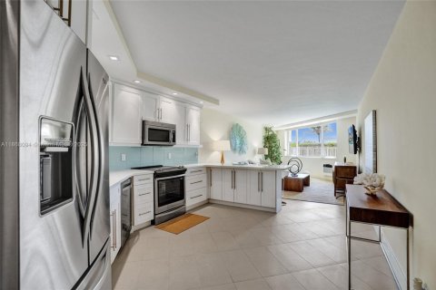 Condominio en venta en Hallandale Beach, Florida, 2 dormitorios, 112.5 m2 № 2020494 - foto 23