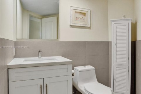 Condominio en venta en Hallandale Beach, Florida, 2 dormitorios, 112.5 m2 № 2020494 - foto 28
