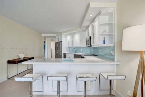 Condominio en venta en Hallandale Beach, Florida, 2 dormitorios, 112.5 m2 № 2020494 - foto 26