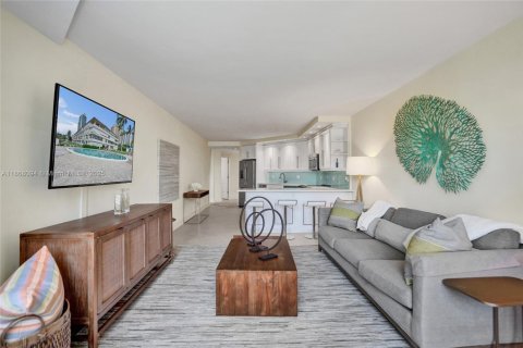 Condominio en venta en Hallandale Beach, Florida, 2 dormitorios, 112.5 m2 № 2020494 - foto 13