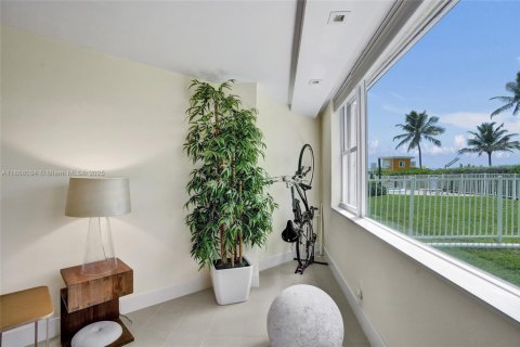 Condominio en venta en Hallandale Beach, Florida, 2 dormitorios, 112.5 m2 № 2020494 - foto 16