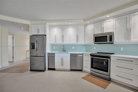Condominio en venta en Hallandale Beach, Florida, 2 dormitorios, 112.5 m2 № 2020494 - foto 21