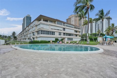 Condominio en venta en Hallandale Beach, Florida, 2 dormitorios, 112.5 m2 № 2020494 - foto 12