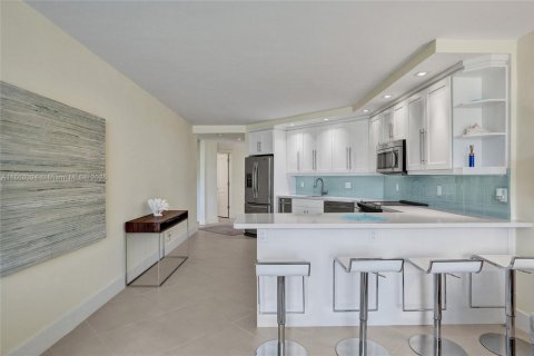 Condominio en venta en Hallandale Beach, Florida, 2 dormitorios, 112.5 m2 № 2020494 - foto 25