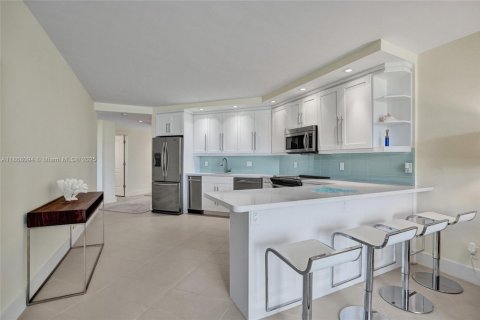 Condominio en venta en Hallandale Beach, Florida, 2 dormitorios, 112.5 m2 № 2020494 - foto 22