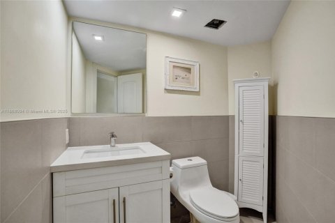 Condominio en venta en Hallandale Beach, Florida, 2 dormitorios, 112.5 m2 № 2020494 - foto 27