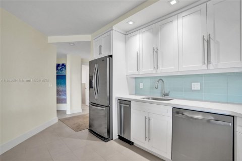 Condominio en venta en Hallandale Beach, Florida, 2 dormitorios, 112.5 m2 № 2020494 - foto 4