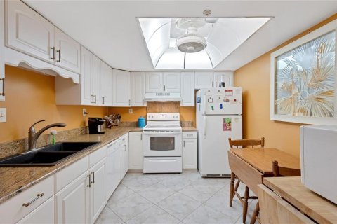 Condo in Clearwater, Florida, 2 bedrooms  № 1909811 - photo 4