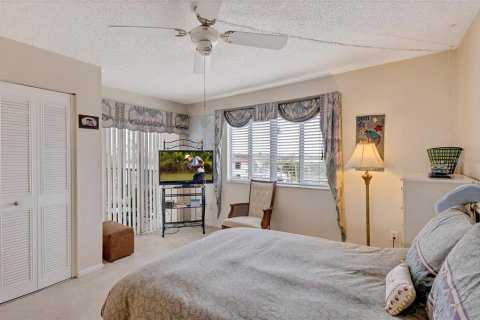 Condo in Clearwater, Florida, 2 bedrooms  № 1909811 - photo 16
