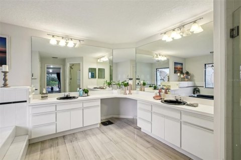 House in Tampa, Florida 3 bedrooms, 289.11 sq.m. № 1785438 - photo 19