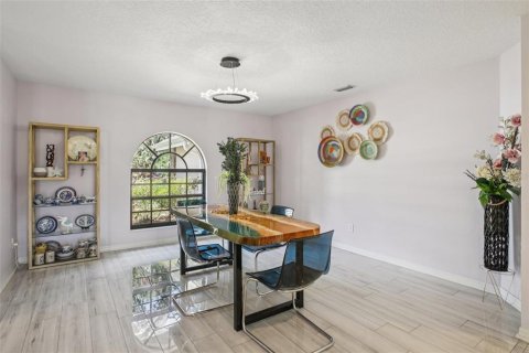 House in Tampa, Florida 3 bedrooms, 289.11 sq.m. № 1785438 - photo 8