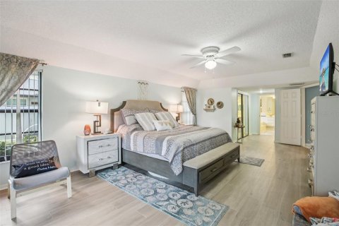 House in Tampa, Florida 3 bedrooms, 289.11 sq.m. № 1785438 - photo 18