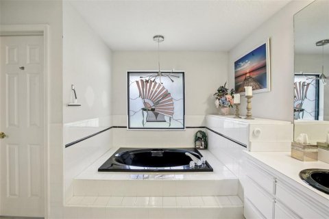 House in Tampa, Florida 3 bedrooms, 289.11 sq.m. № 1785438 - photo 21