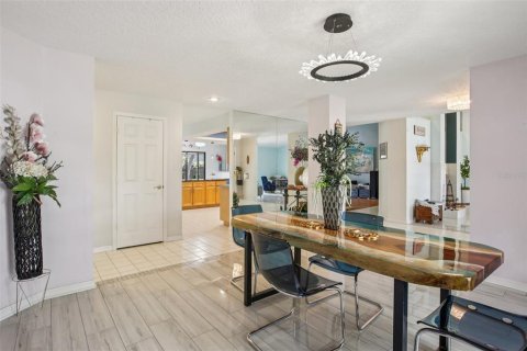 House in Tampa, Florida 3 bedrooms, 289.11 sq.m. № 1785438 - photo 9