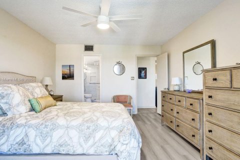 Condo in Dania Beach, Florida, 3 bedrooms  № 1842497 - photo 17