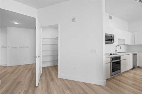 Снять в аренду квартиру в Халландейл-Бич, Флорида 2 спальни, 137.77м2, № 1975780 - фото 15